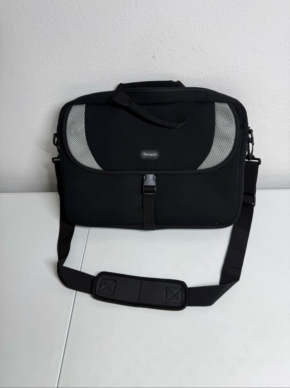 Targus Laptop Messenger Bag Black Briefcase Shoulder Bag NWOT